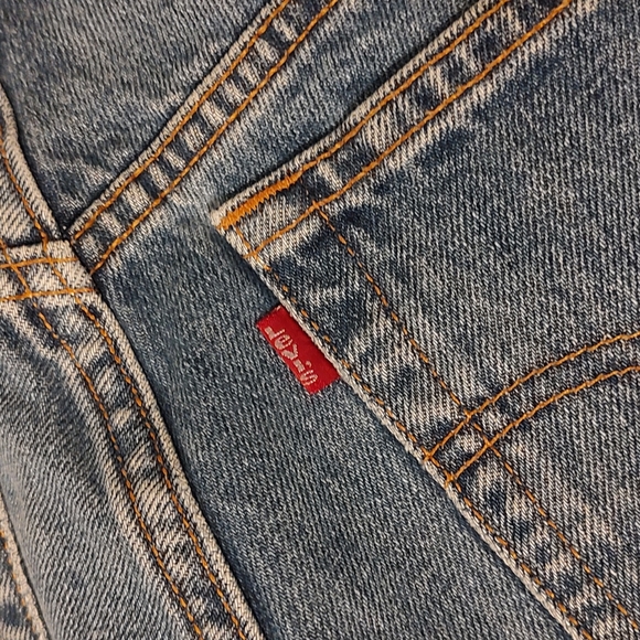 🥰EUC Levi's 550 Junior's Relaxed Fit, Medium Wash Denim Shorts, Regular Fly, 13 - Picture 8 of 10